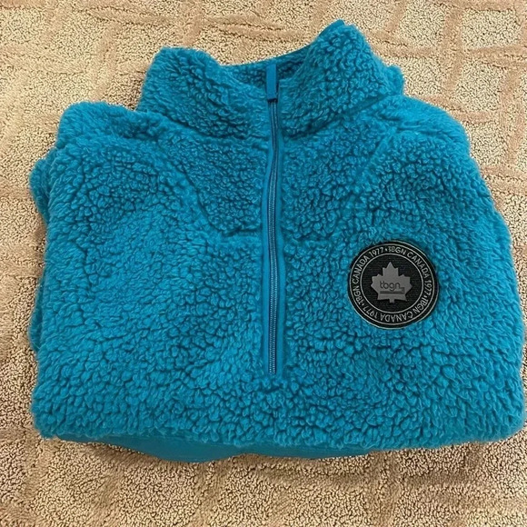 Toboggan Canadian Made Fleece Pullover Sweater - Picture 2 of 9